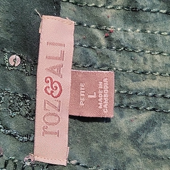 Roz & Ali Green Sequined V-Neck Adjustable Sleeve Top St. Pat's Day Sz Petite L - Picture 7 of 8